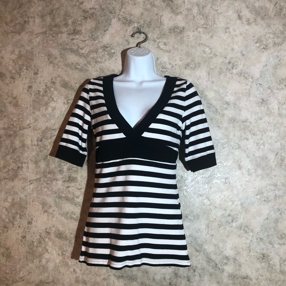 Gitano Tops - Gitano Stripped Waist Band V-Neck Stretch Top